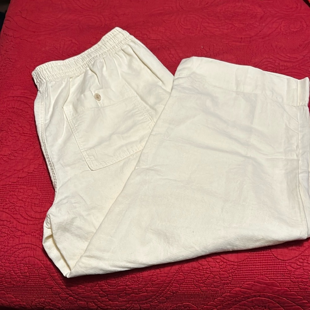 Cream or really pale, yellow wide leg crops